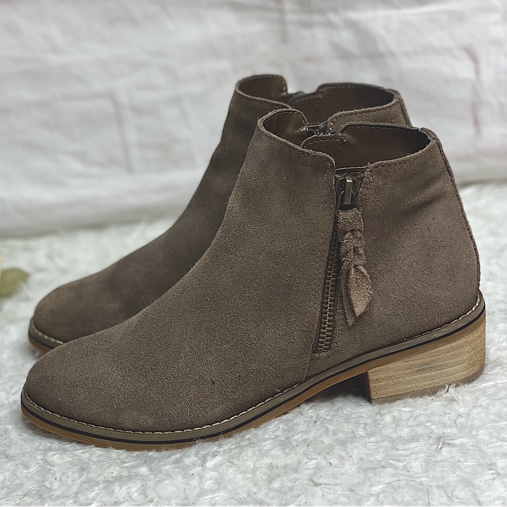 Blondo Waterproof leather boots size 6